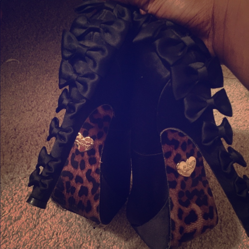 Shoes -Betsey Johnson -size 6